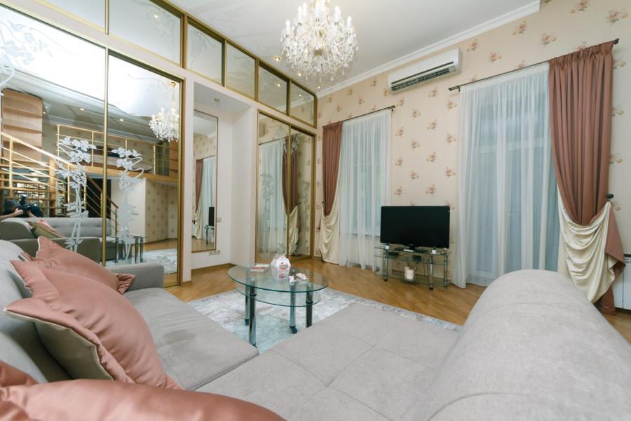 קייב Stylish Two-Level Flat 2 Min From Khreschatyk מראה חיצוני תמונה