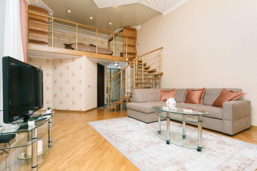 קייב Stylish Two-Level Flat 2 Min From Khreschatyk מראה חיצוני תמונה
