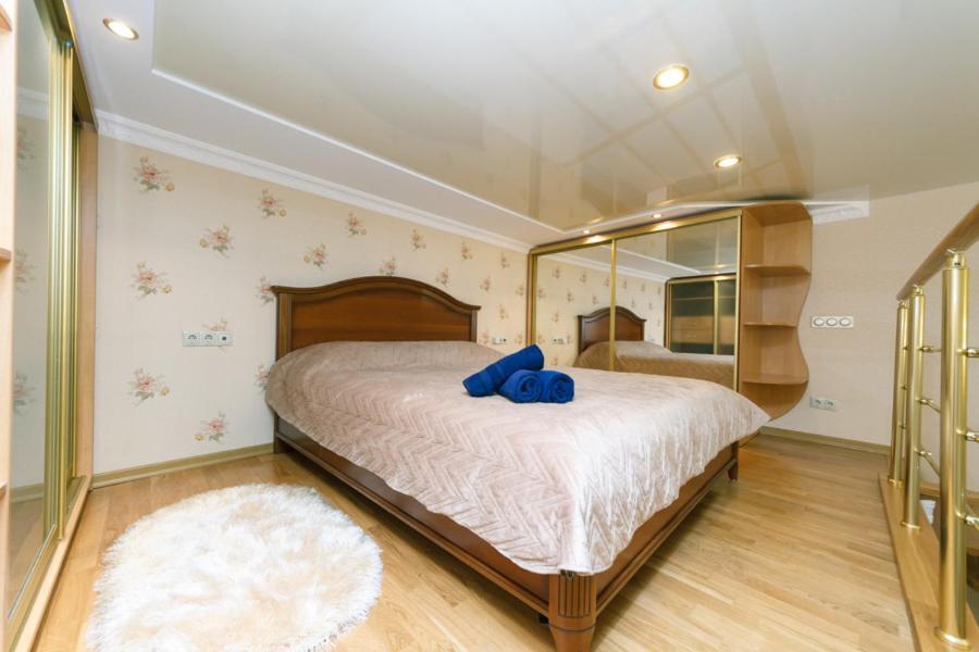 קייב Stylish Two-Level Flat 2 Min From Khreschatyk מראה חיצוני תמונה