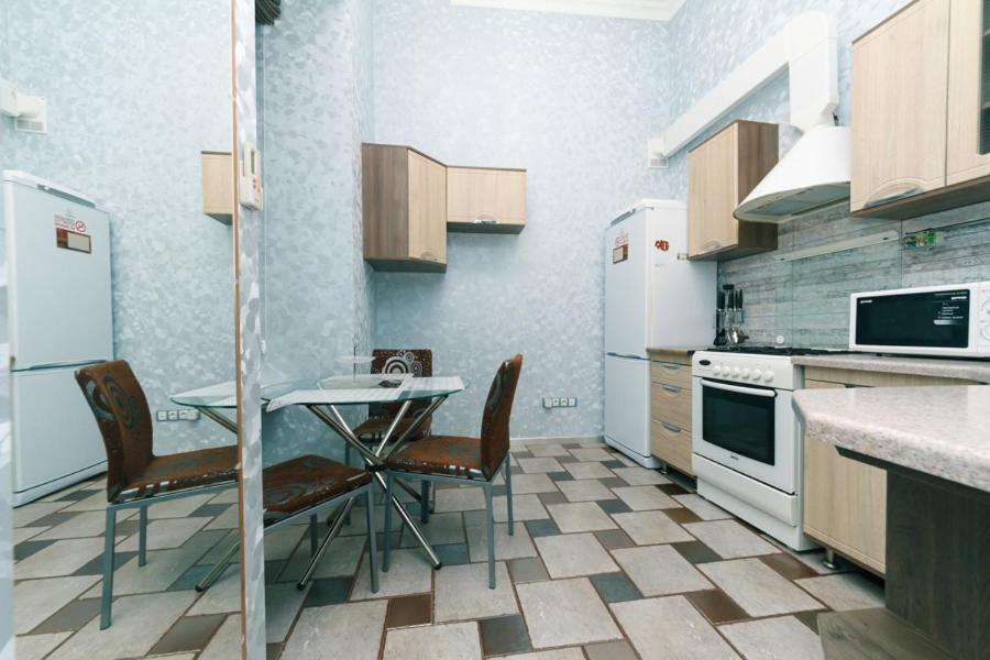 קייב Stylish Two-Level Flat 2 Min From Khreschatyk מראה חיצוני תמונה