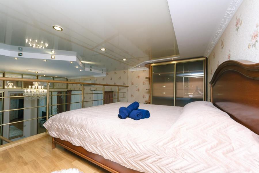 קייב Stylish Two-Level Flat 2 Min From Khreschatyk מראה חיצוני תמונה