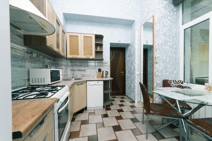 קייב Stylish Two-Level Flat 2 Min From Khreschatyk מראה חיצוני תמונה